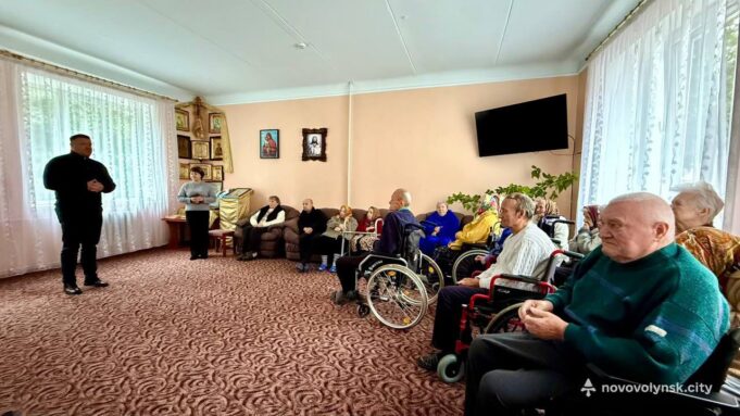 У відділенні стаціонарного догляду в Благодатному відбувся захід до Дня людей похилого віку У-відділенні-стаціонарного-догляду-в-Благодатному-відбувся-захід-до-Дня-людей-похилого-віку