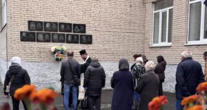 Меморіальні дошки Героям: у Нововолинську вшанували полеглих випускників ліцею №5 Меморіальні-дошки-Героям:-у-Нововолинську-вшанували-полеглих-випускників-ліцею-№5