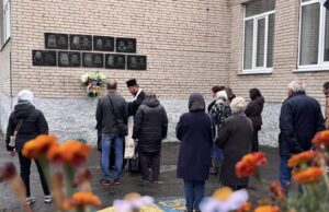 Меморіальні дошки Героям: у Нововолинську вшанували полеглих випускників ліцею №5 Меморіальні-дошки-Героям:-у-Нововолинську-вшанували-полеглих-випускників-ліцею-№5