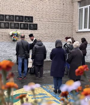 Меморіальні-дошки-Героям:-у-Нововолинську-вшанували-полеглих-випускників-ліцею-№5 Меморіальні-дошки-Героям:-у-Нововолинську-вшанували-полеглих-випускників-ліцею-№5