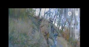 “Та поки точиться війна, за хробака одна ціна”. Здачу на касі роздають пілоти 414 бр... “Та поки точиться війна, за хробака одна ціна”. Здачу на касі роздають пілоти 414 бр...