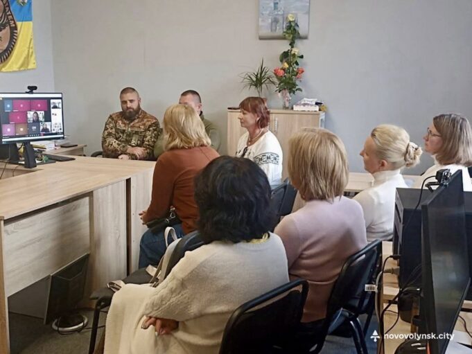 «Сила нескорених»: нововолинські ветерани по відеозвʼязку поспілкувалися з ліцеїстами із Луганщини «Сила-нескорених»:-нововолинські-ветерани-по-відеозвʼязку-поспілкувалися-з-ліцеїстами-із-Луганщини