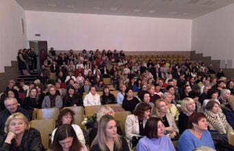 Освітяни Нововолинська отримали вітання та відзнаки до професійного свята Освітяни-Нововолинська-отримали-вітання-та-відзнаки-до-професійного-свята