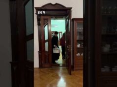 Кінець ери московського патріархату у Володимирі: упц мп виселяють з Успенського собору (ВІДЕО) Кінець ери московського патріархату у Володимирі: упц мп виселяють з Успенського собору (ВІДЕО)