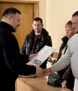 Відзначили-військових-і-розглянули-питання-сесії:-у-міській-раді-провели-«День-депутата» Відзначили-військових-і-розглянули-питання-сесії:-у-міській-раді-провели-«День-депутата»