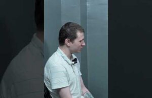 ВИДИМО ОН НЕ РУСКИЙ ПО ЭТОМУ БРОСАЮТ (ВІДЕО) ВИДИМО ОН НЕ РУСКИЙ ПО ЭТОМУ БРОСАЮТ (ВІДЕО)