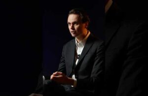 100-150 млрд корупційних грошей вкрадено з України 😫 (ВІДЕО) 100-150 млрд корупційних грошей вкрадено з України 😫 (ВІДЕО)