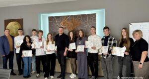 Кращим ліцеїстам вручили сертифікати на стипендію міського голови Кращим-ліцеїстам-вручили-сертифікати-на-стипендію-міського-голови