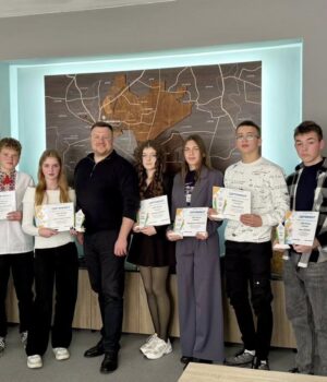 Кращим-ліцеїстам-вручили-сертифікати-на-стипендію-міського-голови Кращим-ліцеїстам-вручили-сертифікати-на-стипендію-міського-голови