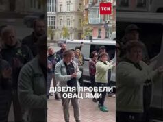 ПІД СКАНДУВАННЯ Diezel і ОВАЦІЯМИ в КИЄВІ ПОПРОЩАЛИСЬ з лідером гурту Green Grey (ВІДЕО) ПІД СКАНДУВАННЯ Diezel і ОВАЦІЯМИ в КИЄВІ ПОПРОЩАЛИСЬ з лідером гурту Green Grey (ВІДЕО)