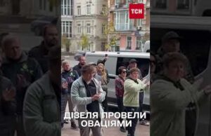 ПІД СКАНДУВАННЯ Diezel і ОВАЦІЯМИ в КИЄВІ ПОПРОЩАЛИСЬ з лідером гурту Green Grey (ВІДЕО) ПІД СКАНДУВАННЯ Diezel і ОВАЦІЯМИ в КИЄВІ ПОПРОЩАЛИСЬ з лідером гурту Green Grey (ВІДЕО)
