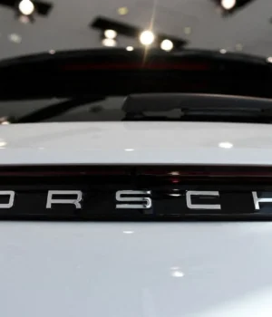 Збитки-porsche-перевищили-мільярд-євро-через-перегляд-планів-з-електромобілів Збитки-porsche-перевищили-мільярд-євро-через-перегляд-планів-з-електромобілів