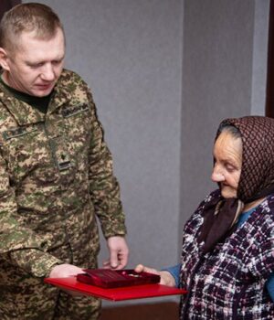 Сім’ям-шістьох-полеглих-на-війні-нацгвардійців-передали-держнагороди Сім’ям-шістьох-полеглих-на-війні-нацгвардійців-передали-держнагороди