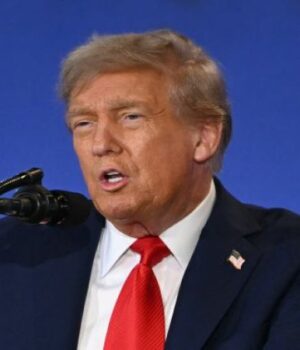 Трамп-вважає,-що-війна-в-Україні-стане-«дев’ятою»,-яку-він-врегулює