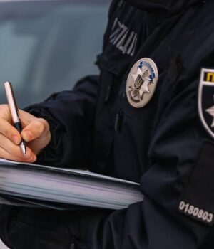 У-Луцьку-п’яний-водій-кинув-авто-та-намагався-втекти-від-патрульних