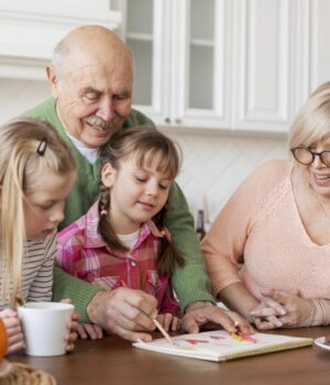 День-бабусь-і-дідусів-2025:-як-привітати-тих,-хто-подарував-нам-дитинство