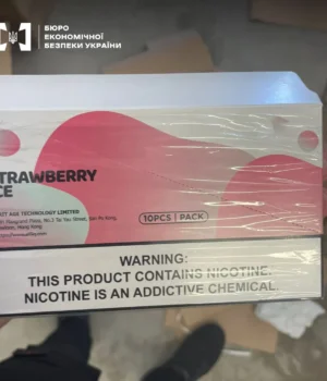 1080_klubnika.webp У Львові затримали контрабандиста з партією вейп-рідин на мільйони гривень