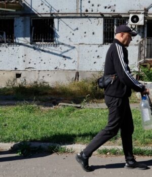 «Ждуни»,-патріоти,-пристосуванці.-Хто-лишається-в-окупації-та-що-їм-пропонує-влада-України «Ждуни»,-патріоти,-пристосуванці.-Хто-лишається-в-окупації-та-що-їм-пропонує-влада-України