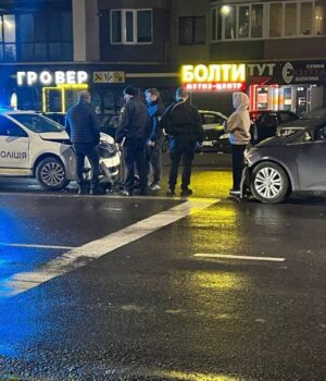 Зіткнулися-поліцейське-авто-та-легковик:-у-Луцьку-на-Ковельській-–-ДТП Зіткнулися-поліцейське-авто-та-легковик:-у-Луцьку-на-Ковельській-–-ДТП