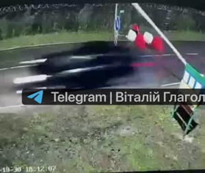 На-Закарпатті-мобілізований-адвокат-втік-в-Угорщину,-протаранивши-шлагбауми На-Закарпатті-мобілізований-адвокат-втік-в-Угорщину,-протаранивши-шлагбауми