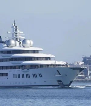 Підсанкційна-яхта-російського-олігарха-продана-сім'ї-партнера-Дональда-Трампа Підсанкційна-яхта-російського-олігарха-продана-сім'ї-партнера-Дональда-Трампа