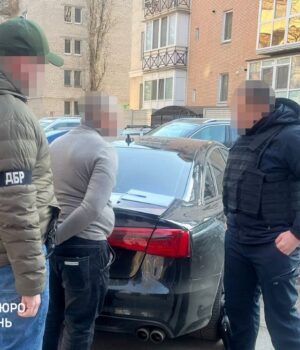 Волинянин-завіз-чотири-автівки-як-гуманітарну-допомогу,-щоб-потім-продати.-Його-судили