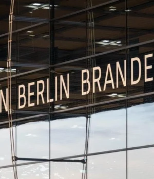 У-Берліні-зупиняли-польоти-через-невідомі-безпілотники-над-аеропортом У-Берліні-зупиняли-польоти-через-невідомі-безпілотники-над-аеропортом