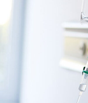 На-Волині-13-річна-дівчинка-після-розпиття-алкоголю-в-дворі-опинилась-у-лікарні