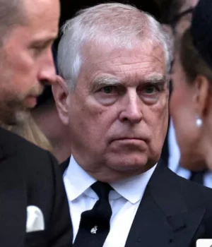 Екс-принц-Ендрю,-брат-Чарльза-iii,-попрощається-зі-своїм-військовим-титулом