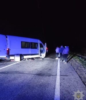 На-Волині-31-річна-водійка-авто-зіткнулася-з-мікроавтобусом На-Волині-31-річна-водійка-авто-зіткнулася-з-мікроавтобусом