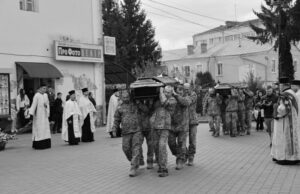 У Луцьку попрощалися з Героями Вадимом Целюхом та Михайлом Гусаком У-Луцьку-попрощалися-з-Героями-Вадимом-Целюхом-та-Михайлом-Гусаком