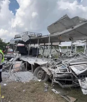 На-півдні-Індії-вантажівка-врізалася-в-автобус,-загинуло-щонайменше-20-людей