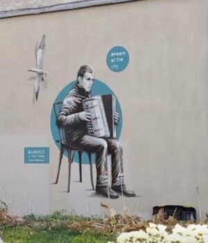 У-Луцьку-з’явився-новий-мурал,-присвячений-вуличному-баяністу