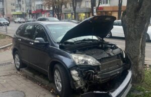 Ford зіткнувся з Honda: у Луцьку на Перемоги – ДТП ford-зіткнувся-з-honda:-у-Луцьку-на-Перемоги-–-ДТП