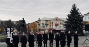 «Сандармох – українська Голгофа для еліти»: у Нововолинську вшанували пам’ять жертв Великого терору «Сандармох-–-українська-Голгофа-для-еліти»:-у-Нововолинську-вшанували-пам’ять-жертв-Великого-терору