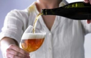 У Луцьку школяр пив пиво перед уроками в ліцеї: як суд покарав його матір У-Луцьку-школяр-пив-пиво-перед-уроками-в-ліцеї:-як-суд-покарав-його-матір