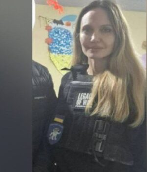 Анджеліна-Джолі-не-попереджала-Україну-про-свій-візит-та-перетнула-кордон-пішки,-–-politico Анджеліна-Джолі-не-попереджала-Україну-про-свій-візит-та-перетнула-кордон-пішки,-–-politico