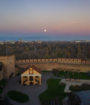 Бобровий-супермісяць-–-на-фото-з-вежі-Луцького-замку Бобровий-супермісяць-–-на-фото-з-вежі-Луцького-замку