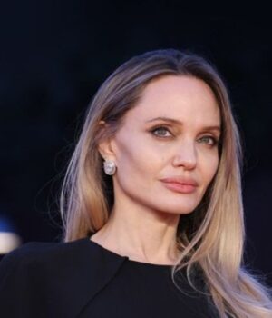 «Жителі-Миколаєва-і-Херсона-щодня-живуть-у-небезпеці,-але-не-здаються»,-–-Анджеліна-Джолі-під. «Жителі-Миколаєва-і-Херсона-щодня-живуть-у-небезпеці,-але-не-здаються»,-–-Анджеліна-Джолі-під.