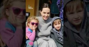 Анджеліна Джолі знову в Україні 🇺🇦 (ВІДЕО) Анджеліна Джолі знову в Україні 🇺🇦 (ВІДЕО)