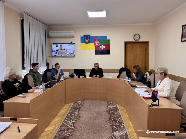 Підготовка до позачергової сесії: депутати Нововолинської міської ради працюють у комісіях Підготовка-до-позачергової-сесії:-депутати-Нововолинської-міської-ради-працюють-у-комісіях