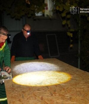 У-Запоріжжі-ліквідовують-наслідки-ворожої-атаки-(фото) У-Запоріжжі-ліквідовують-наслідки-ворожої-атаки-(фото)