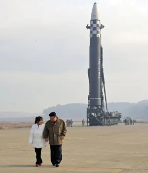 Північна-Корея-запустила-балістичну-ракету-біля-свого-східного-узбережжя Північна-Корея-запустила-балістичну-ракету-біля-свого-східного-узбережжя