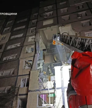 Двоє-людей-стали-жертвами-удару-рф-по-багатоповерхівці-у-Дніпрі,-постраждалих-вже-12
