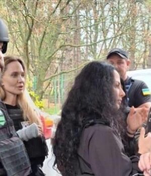 Анджеліна-Джолі-поділилася-враженнями-від-поїздок-до-Херсона-та-Миколаєва Анджеліна-Джолі-поділилася-враженнями-від-поїздок-до-Херсона-та-Миколаєва