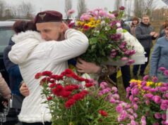 У рідному селі на Волині зустріли звільненого з полону воїна-десантника. ФОТО У-рідному-селі-на-Волині-зустріли-звільненого-з-полону-воїна-десантника.-ФОТО