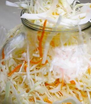 Скільки-солі-потрібно-під-час-засолювання-капусти —-на 3-літрову-банку,-на 1 кг овочів Скільки-солі-потрібно-під-час-засолювання-капусти —-на 3-літрову-банку,-на 1 кг овочів