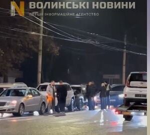 У-Луцьку-зіткнулися-чотири-авто.-Відео У-Луцьку-зіткнулися-чотири-авто.-Відео