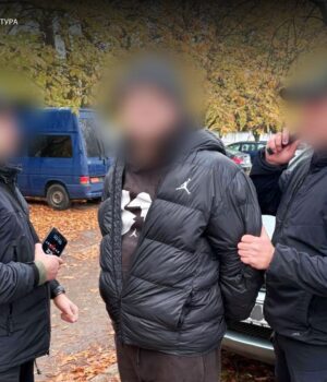У-Луцьку-затримали-військовослужбовця-з-посібником,-які-переправляли-ухилянтів-через-кордон