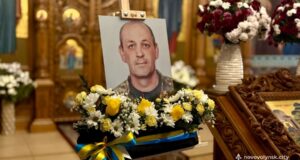 Нововолинська громада попрощалася із Захисником Сергієм Ярощуком Нововолинська-громада-попрощалася-із-Захисником-Сергієм-Ярощуком
